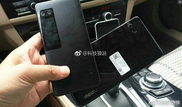 Meizu Pro 7 visto en color negro mate con pantallas duales y cámaras duales