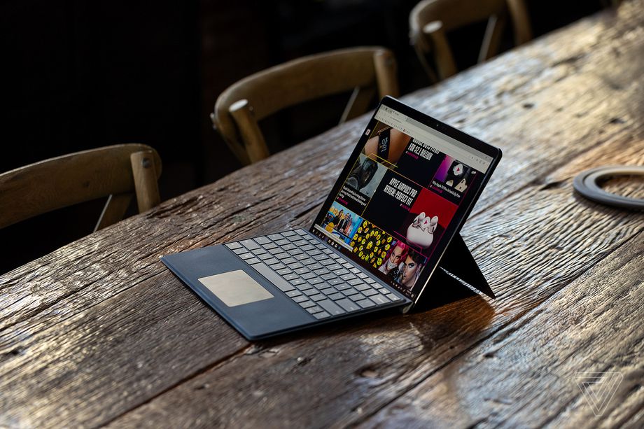 Microsoft está listo para lanzar la función 'Contacto visual' para Surface Pro X