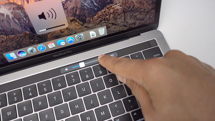Resulta que la MacBook Pro Touch Bar se puede usar como 'monitor' en Windows 10