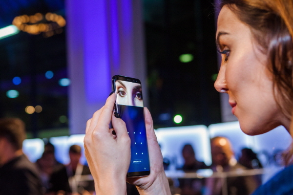 Samsung lanzará una actualización de software para contrarrestar el hackeo del escáner de iris del Galaxy S8