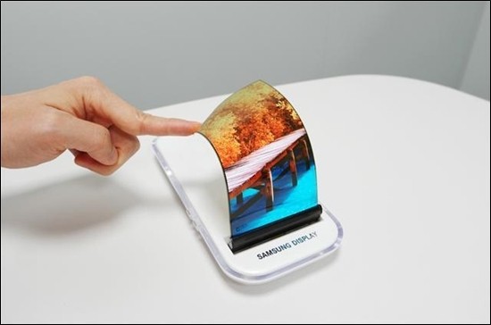 Samsung planea lanzar teléfonos plegables (¿Galaxy X?) en el tercer trimestre de 2017 con 100,000 unidades como objetivo
