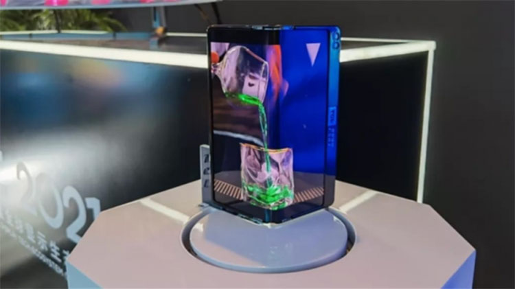 TCL presenta un teléfono inteligente plegable con pantalla de 360 ​​grados