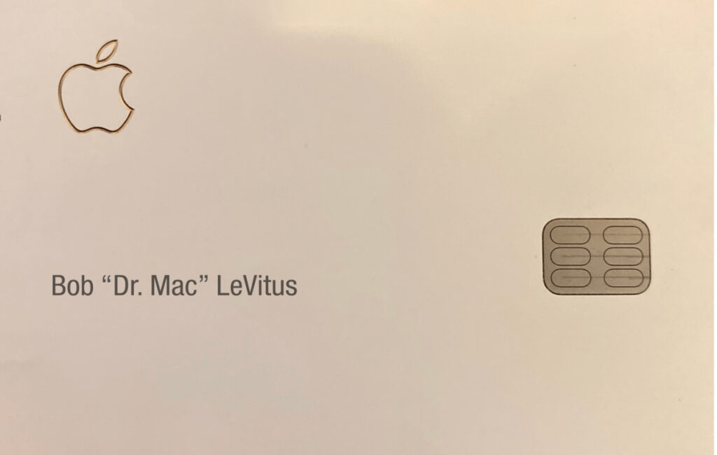 Sin cuenta, fecha de vencimiento o código de seguridad en Apple Card ... solo mi nombre y algunos logotipos ... 