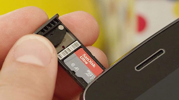 ¿Qué tan importante es la presencia de una ranura MicroSD en los teléfonos inteligentes hoy en día?